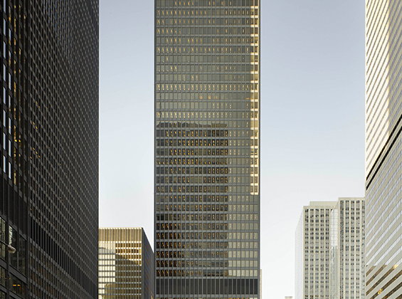 Image d’un grand immeuble de bureaux moderne – Tour TD Image d’un grand immeuble de bureaux moderne – Tour TD