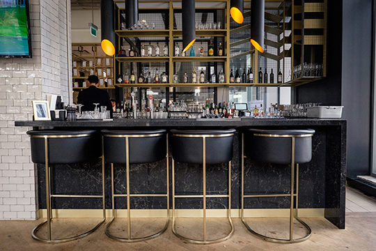 Renee Suen - Ricarda - Bar