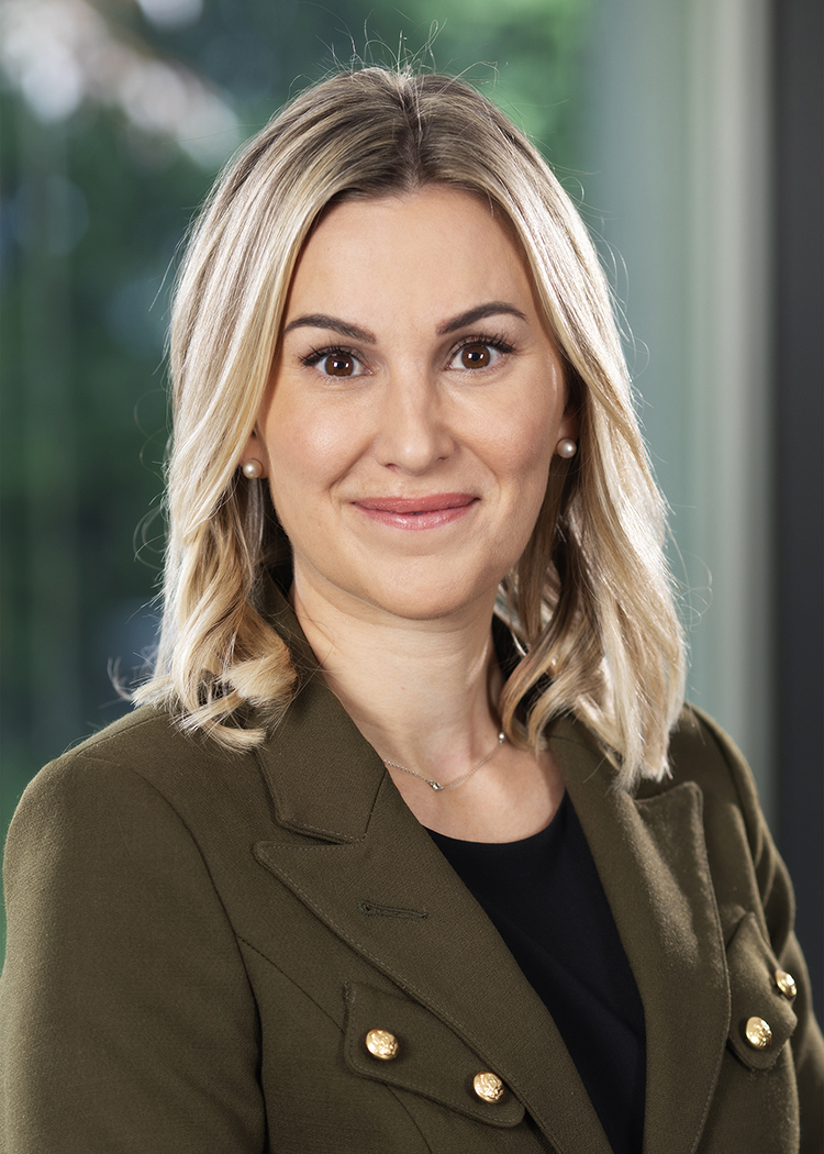 Megan Angus' headshot