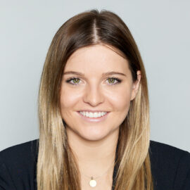 Robyn_Munro_5x5 Zoomed in headshot of Robyn Munro with a grey background.